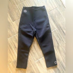 Zaggora black neoprene sweat capri length tight hot yoga pants